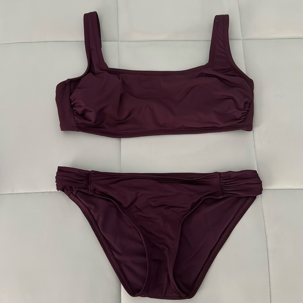 Women’s large top, medium bottom swimsuit!